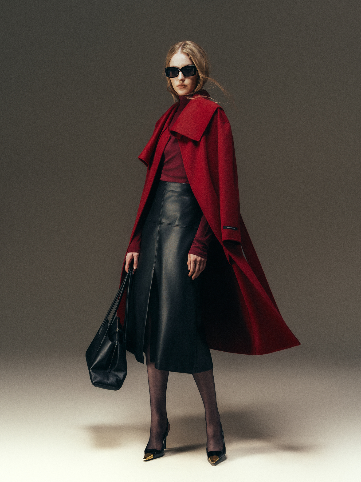 Áo thun cao cổ vạt trùm tay